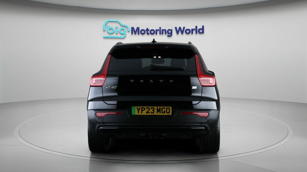Volvo XC40 Plus Black #6
