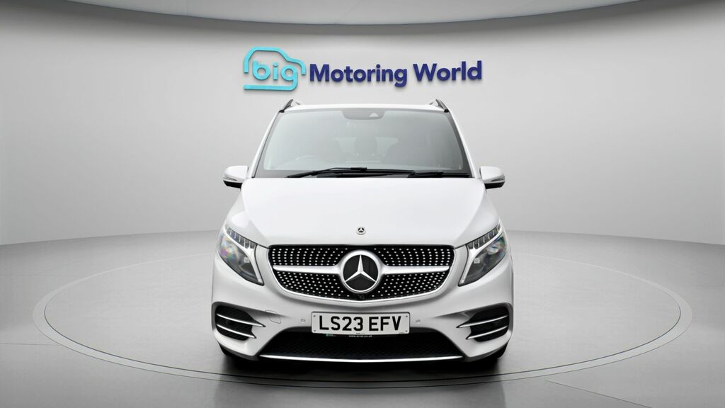 Mercedes-Benz V Class Amg Line Silver #2