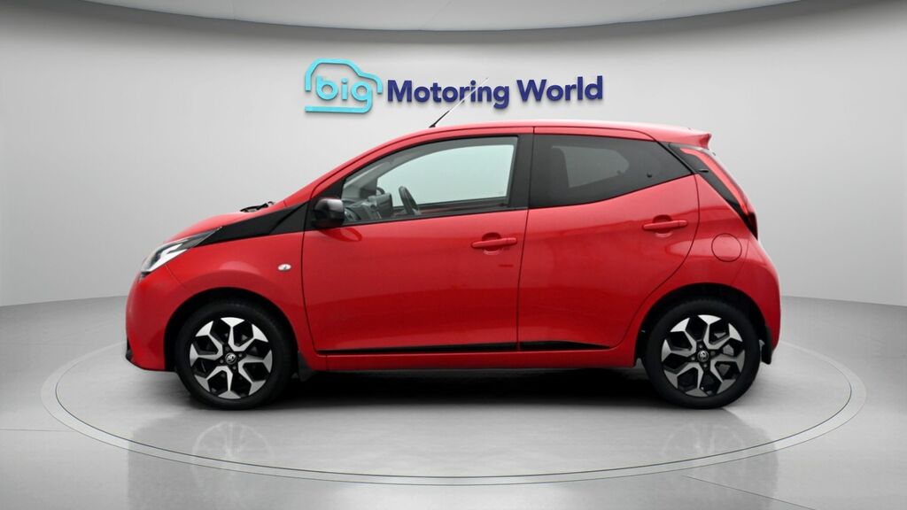 Toyota Aygo X X-trend Red #4