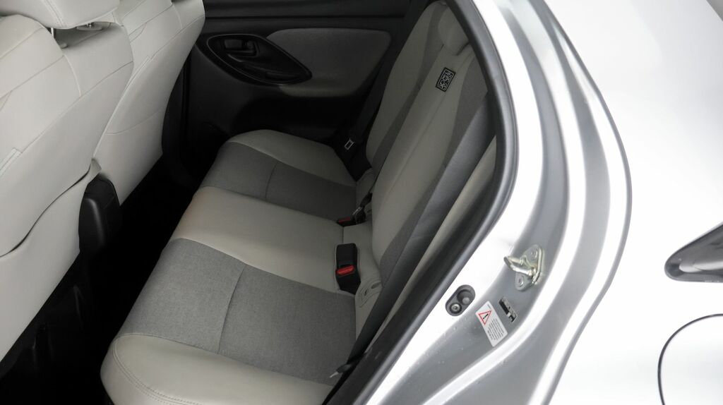 Toyota Yaris 1.5 Vvt-h Dynamic E Cvt White #14