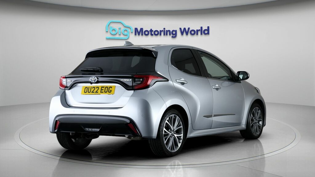 Toyota Yaris 1.5 Vvt-h Dynamic E Cvt White #7