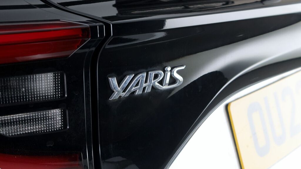 Toyota Yaris 1.5 Vvt-h Dynamic E Cvt White #19