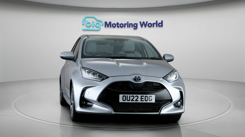 Toyota Yaris Excel Silver #2