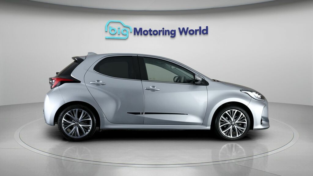 Toyota Yaris 1.5 Vvt-h Dynamic E Cvt White #8