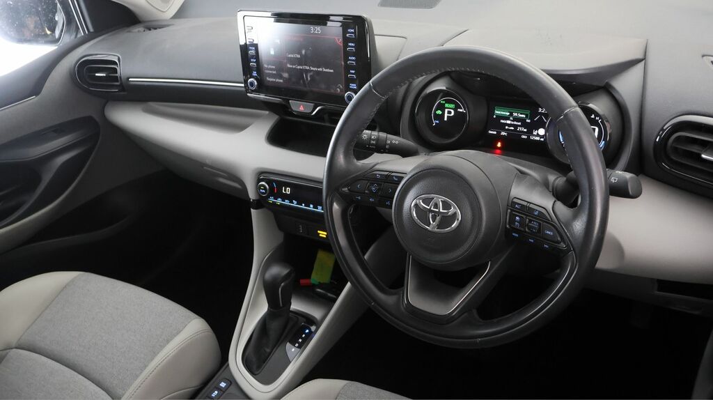 Toyota Yaris 1.5 Vvt-h Dynamic E Cvt White #9