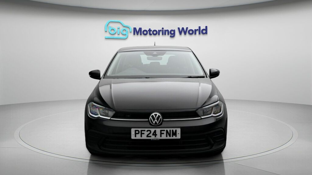 Volkswagen Polo Life Black #2