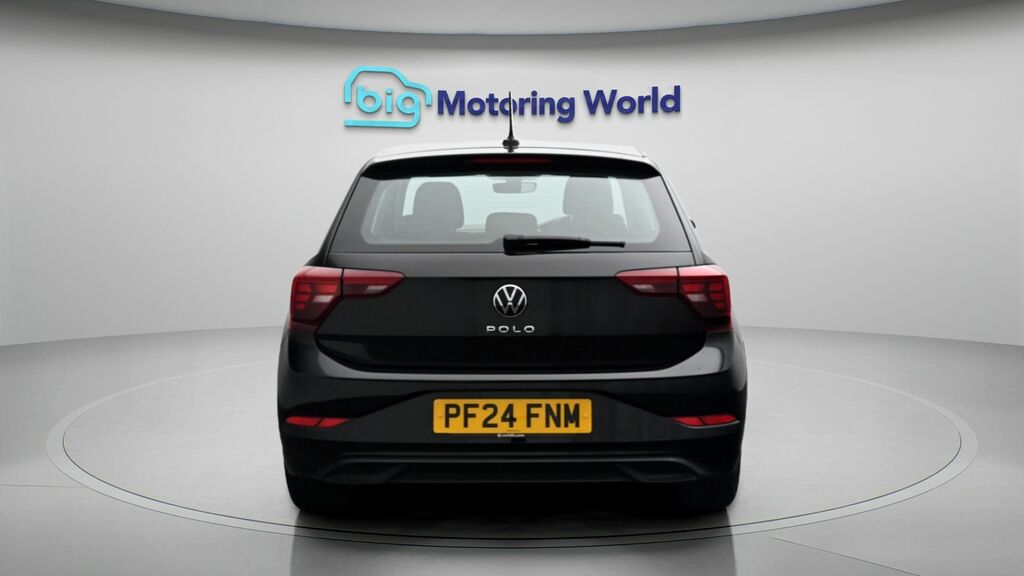 Volkswagen Polo Life Black #6