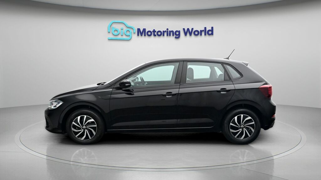Volkswagen Polo Life Black #4