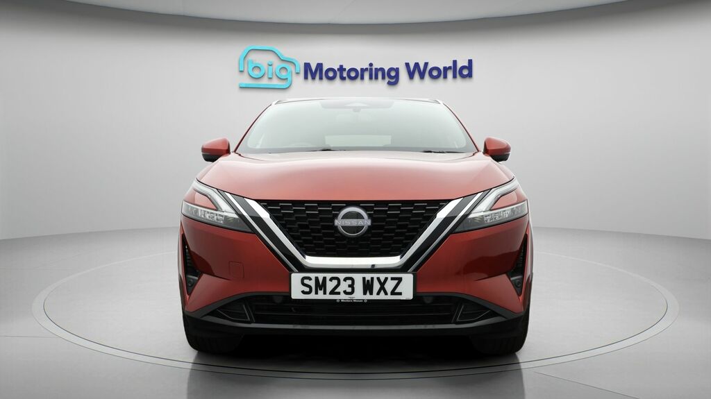 Nissan Qashqai Tekna Red #2