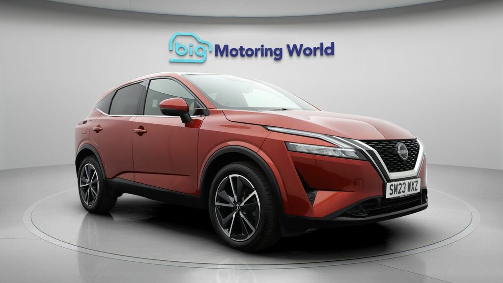 Nissan Qashqai Tekna Red