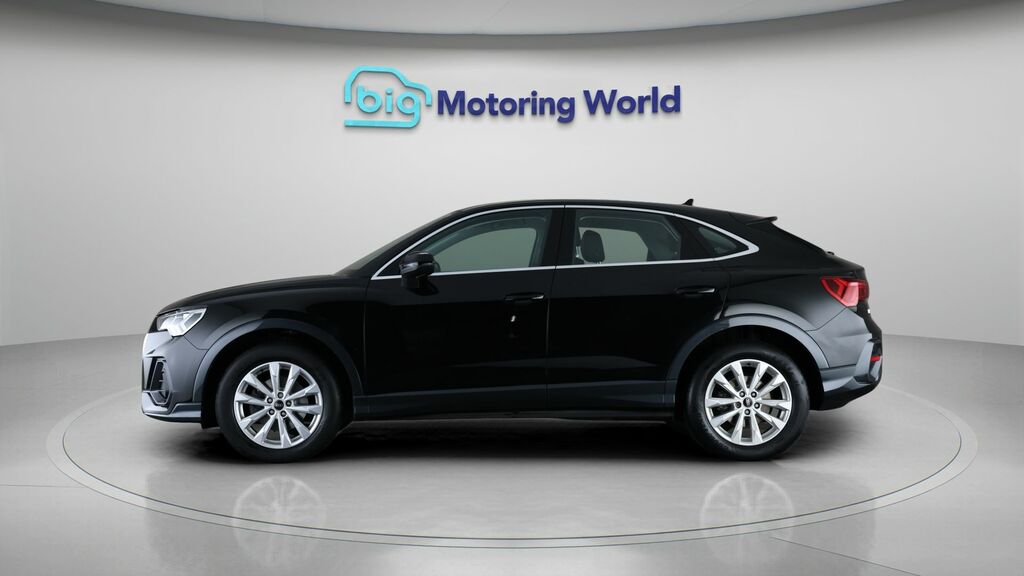 Audi Q3 Sport Black #4
