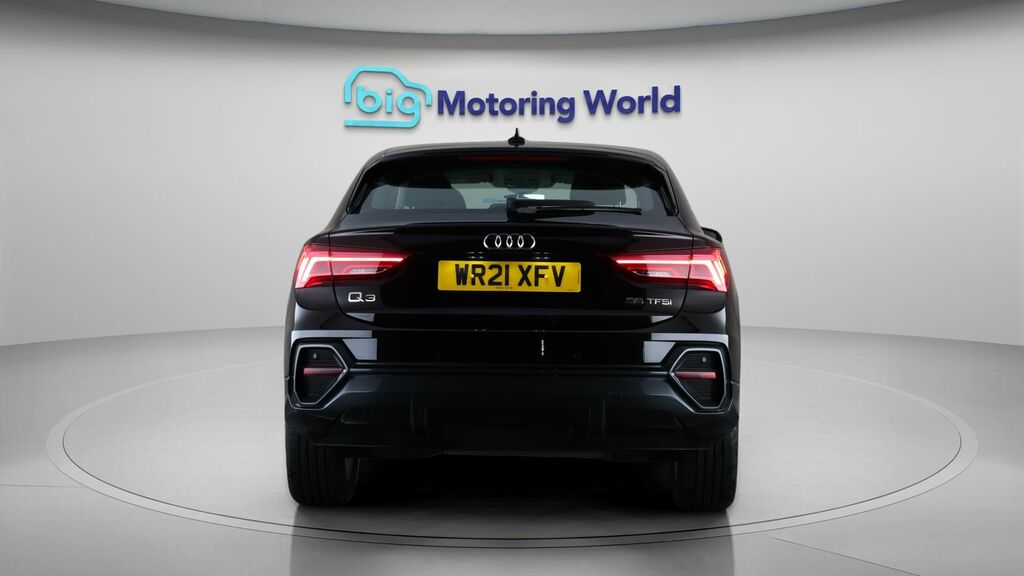 Audi Q3 Sport Black #6