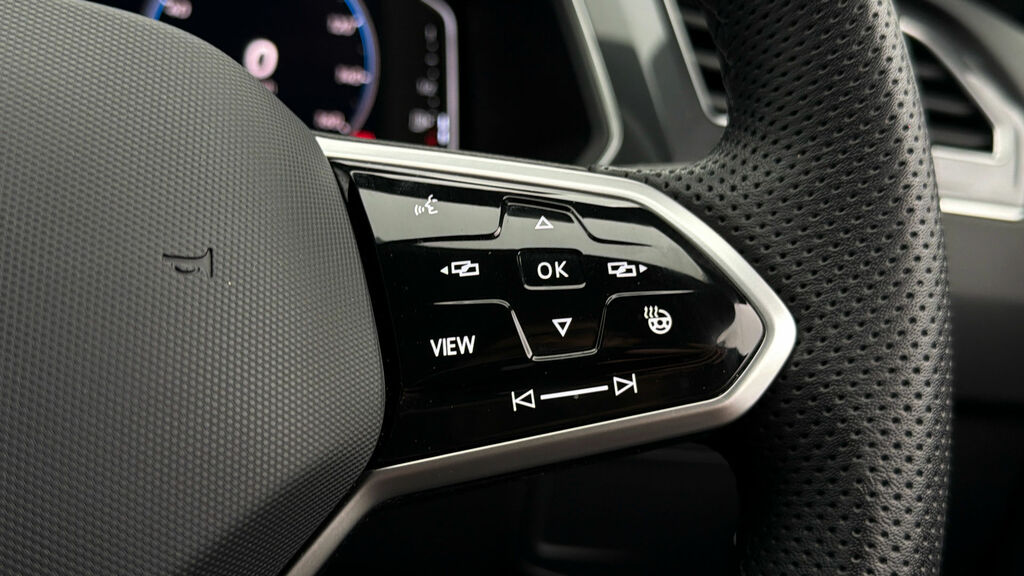 Volkswagen Tiguan Match Black #23