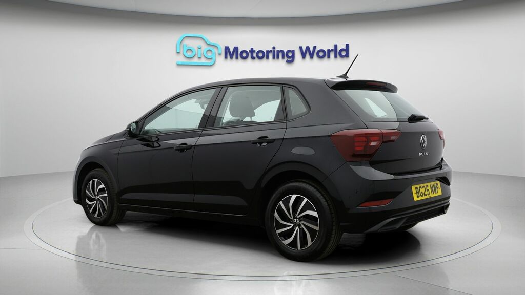 Volkswagen Polo Life Black #5