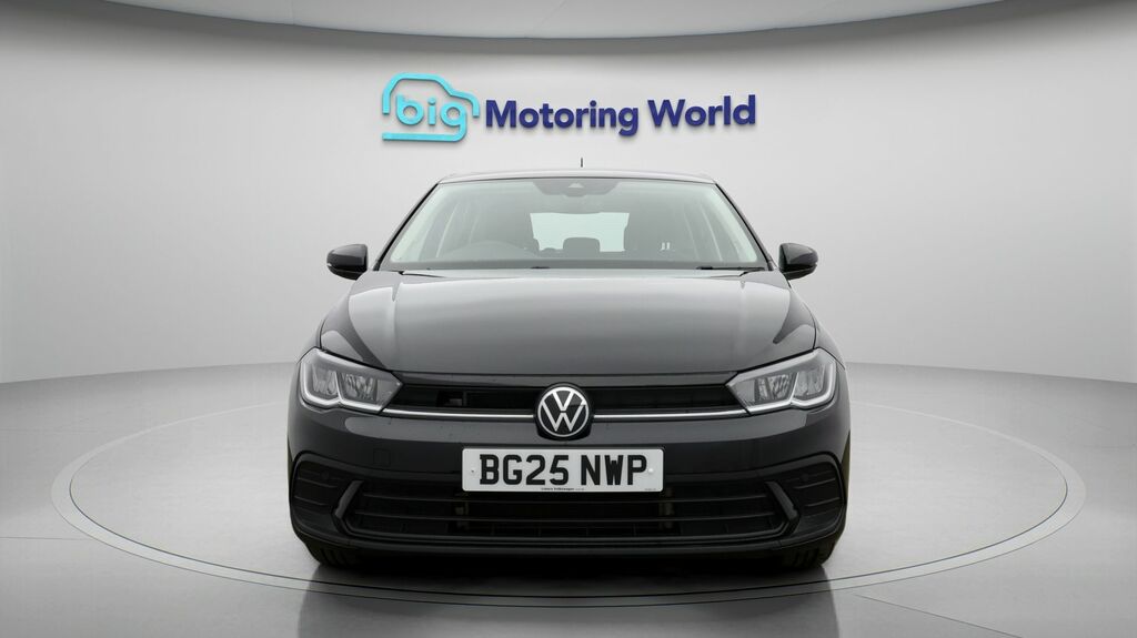 Volkswagen Polo Life Black #2