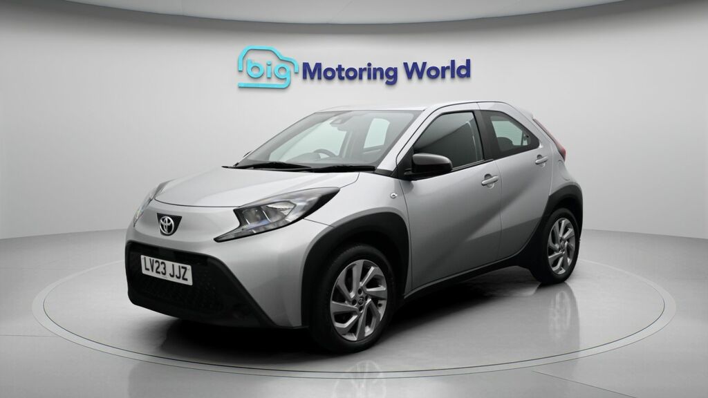 Toyota Aygo X Pure Silver #3