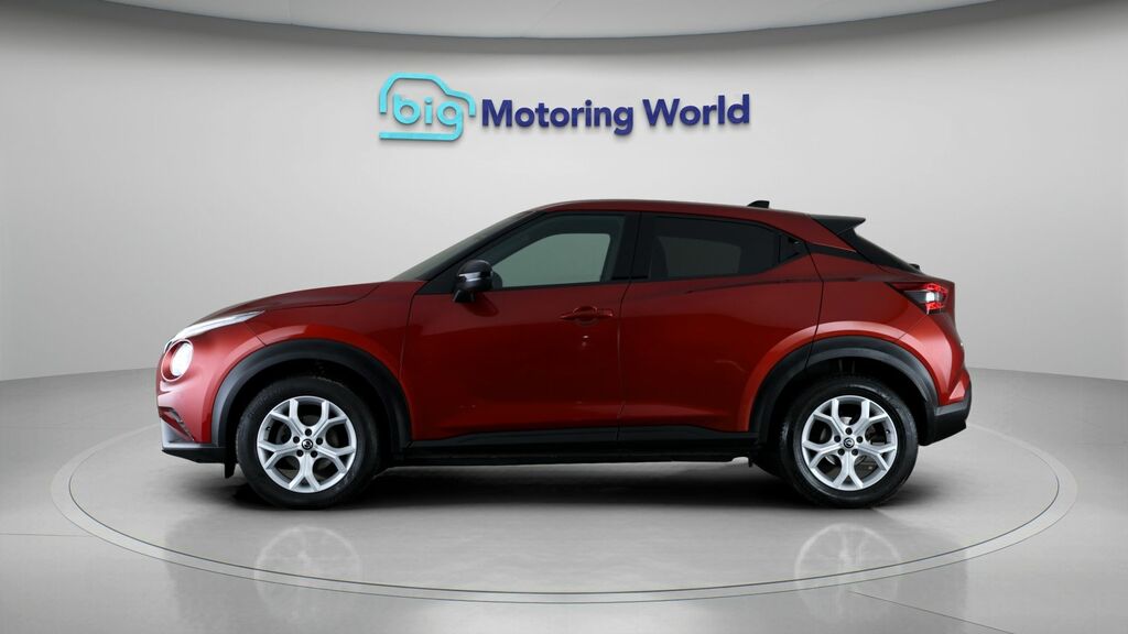 Nissan Juke N-connecta Red #4
