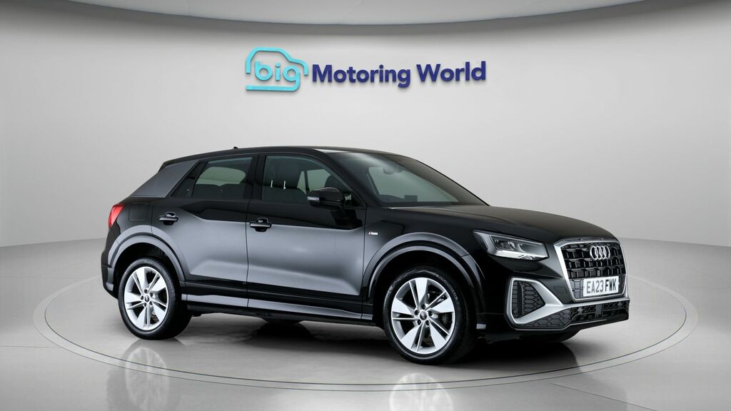 Audi Q2 S Line Black