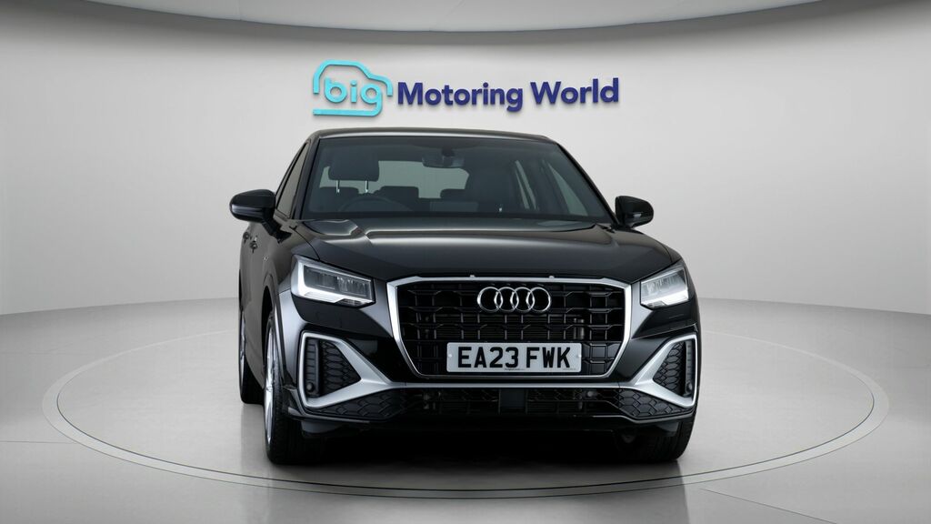 Audi Q2 S Line Black #2
