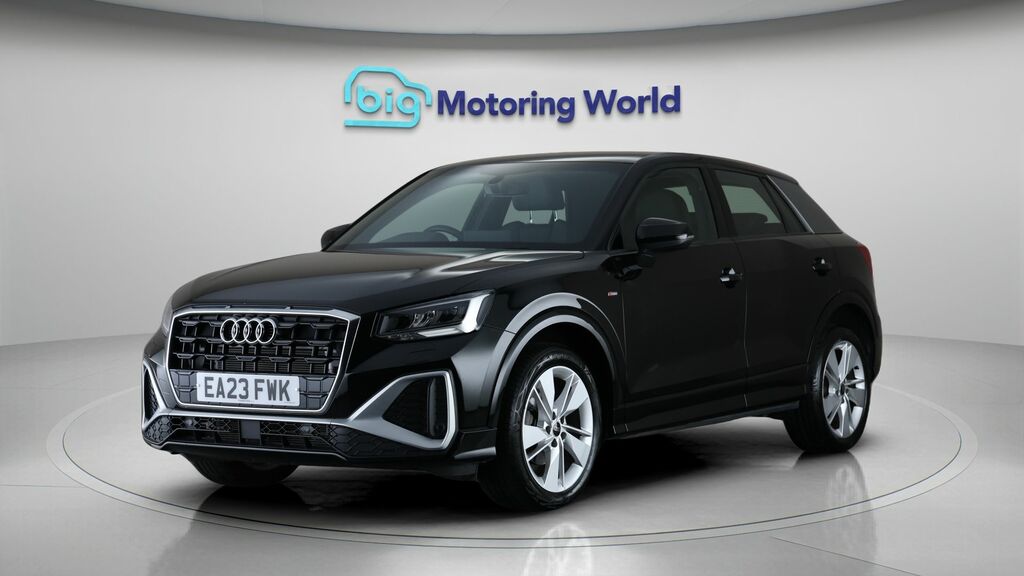 Audi Q2 S Line Black #3