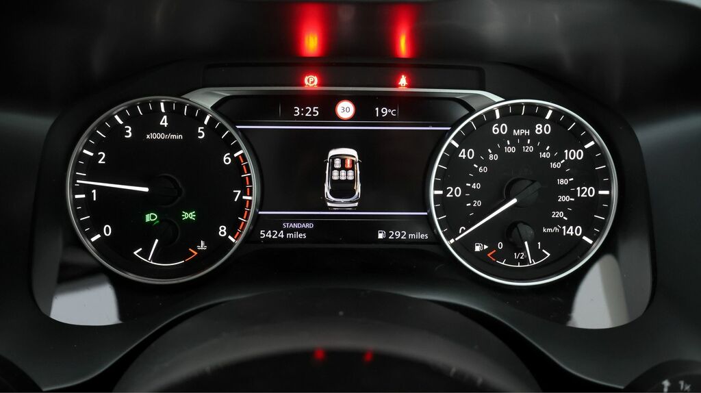 Nissan Qashqai Tekna Silver #10