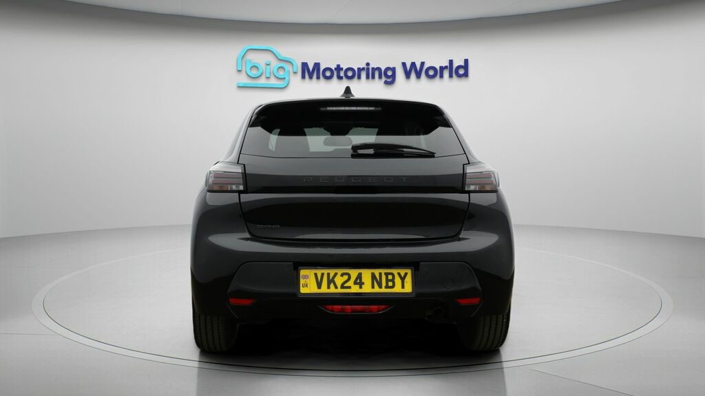 Peugeot 208 Allure Black #6
