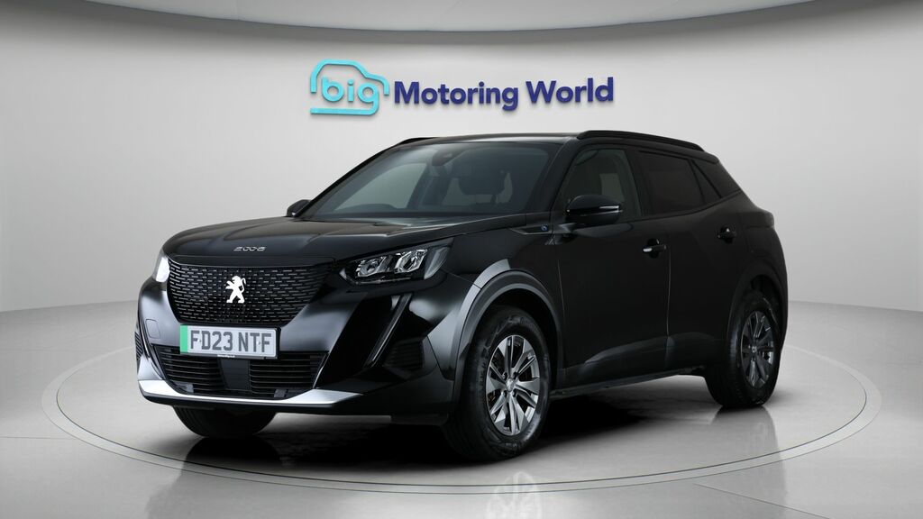 Peugeot e-2008 Active Premium Black #3