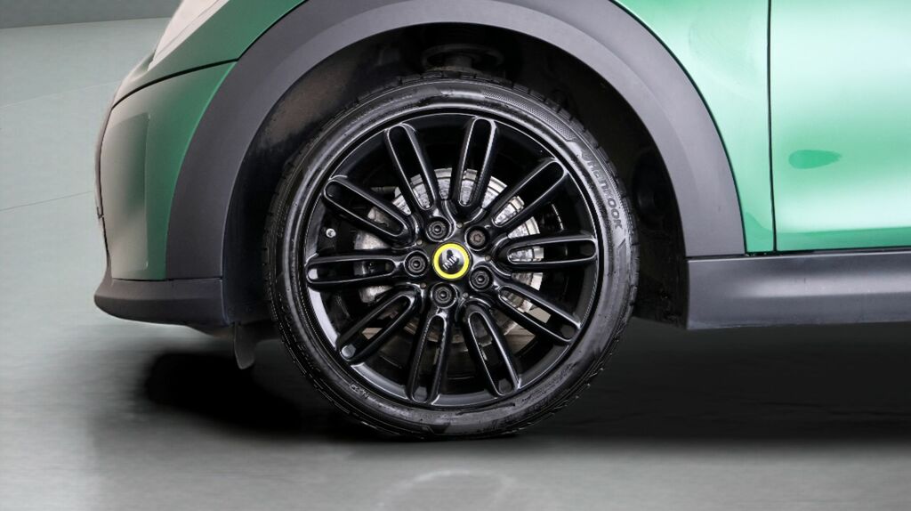 Mini Electric Hatch 135Kw Cooper S Level 3 33Kwh 17In A Green #17