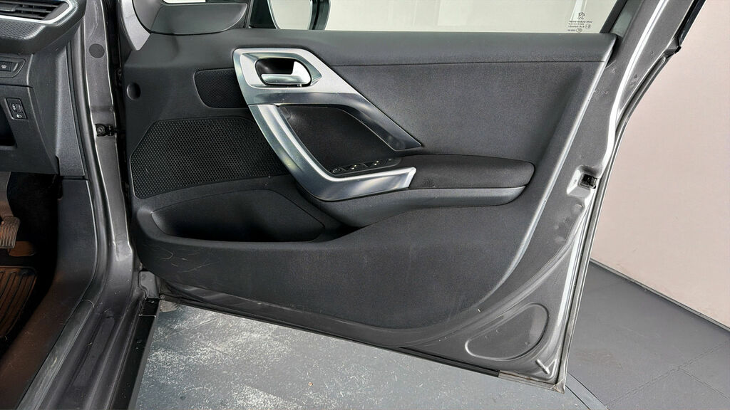 Peugeot 2008 1.2 Puretech 110 Allure Black #14