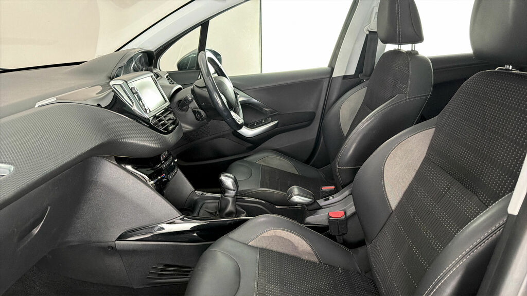 Peugeot 2008 1.2 Puretech 110 Allure Black #13