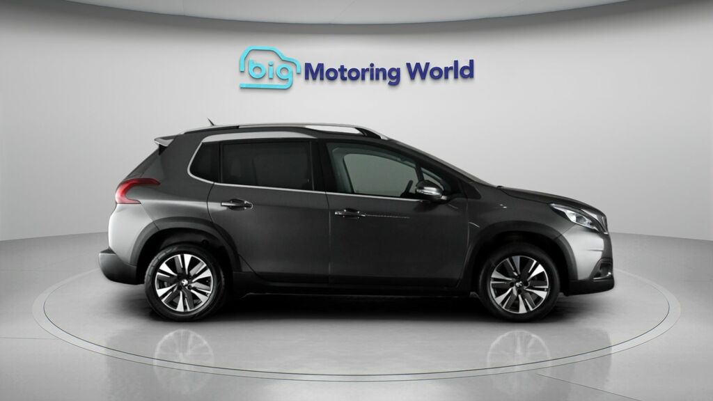 Peugeot 2008 1.2 Puretech 110 Allure Black #8