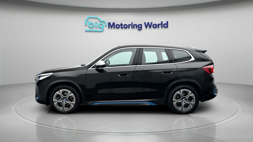 BMW iX1 Xline Black #4