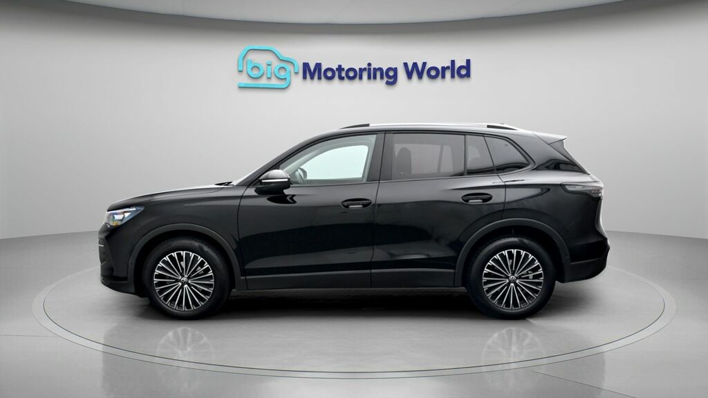 Volkswagen Tiguan Match VN24PUH Black #4
