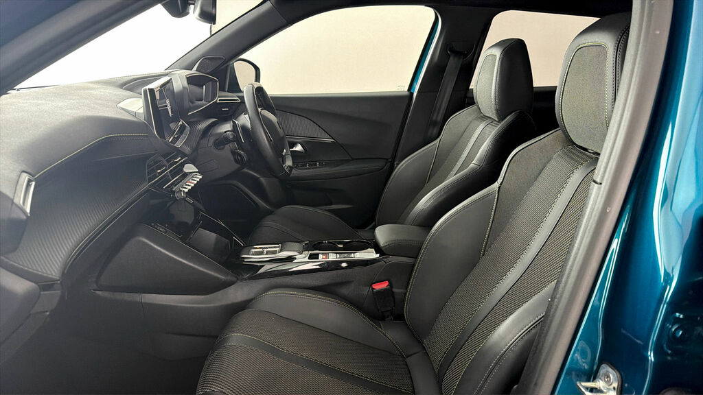 Peugeot 2008 1.2 Puretech 130 Allure Black #12