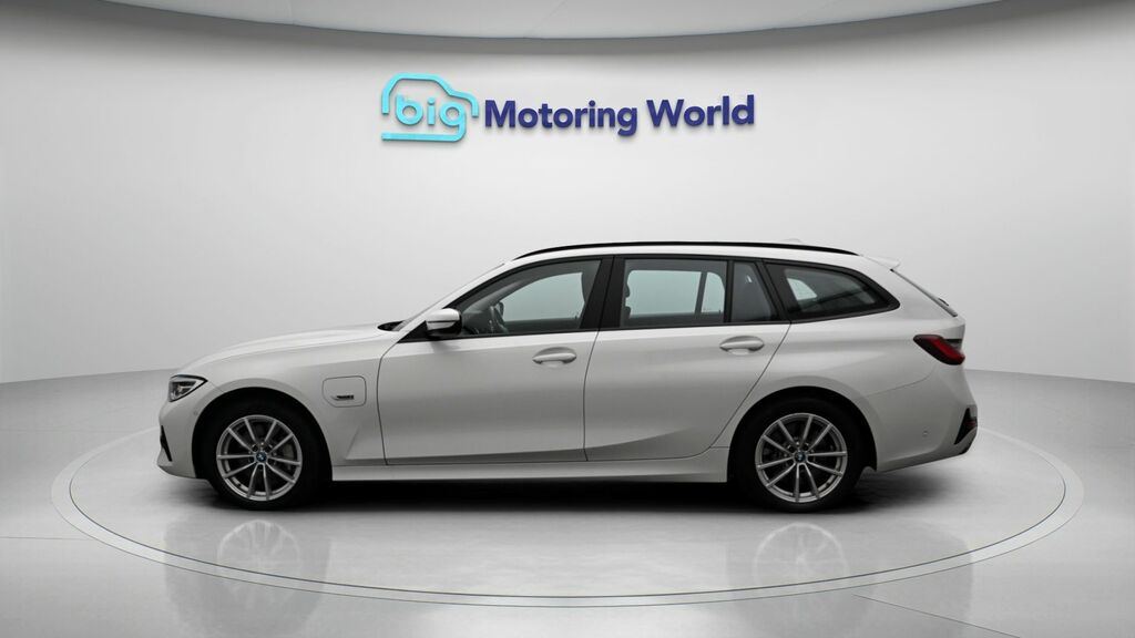 BMW 3 Series Se Pro MF22YWD White #4