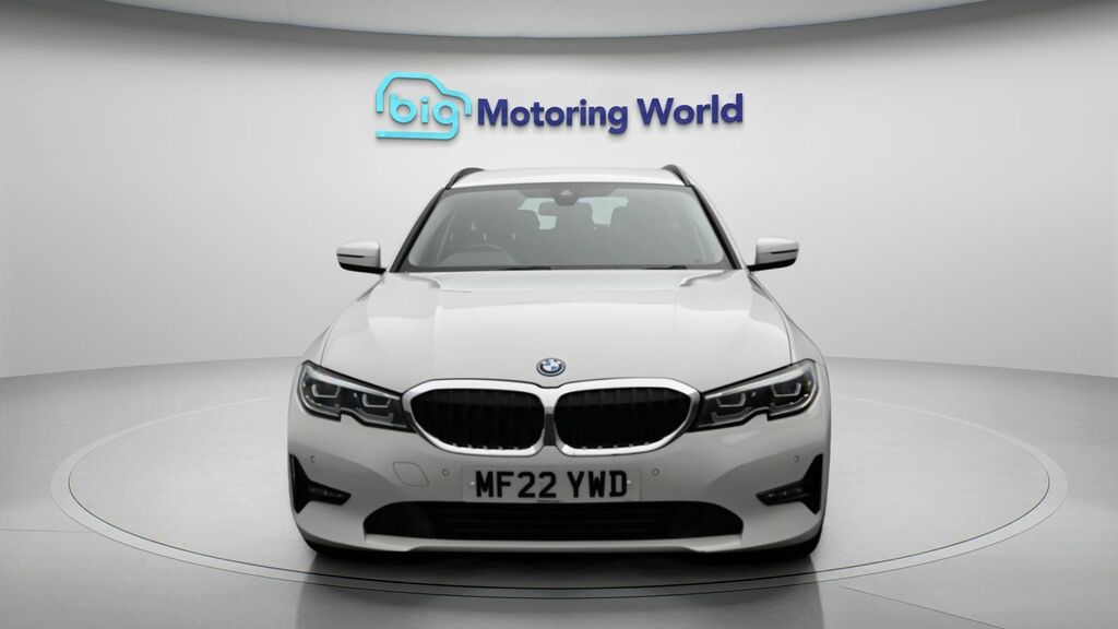 BMW 3 Series Se Pro MF22YWD White #2
