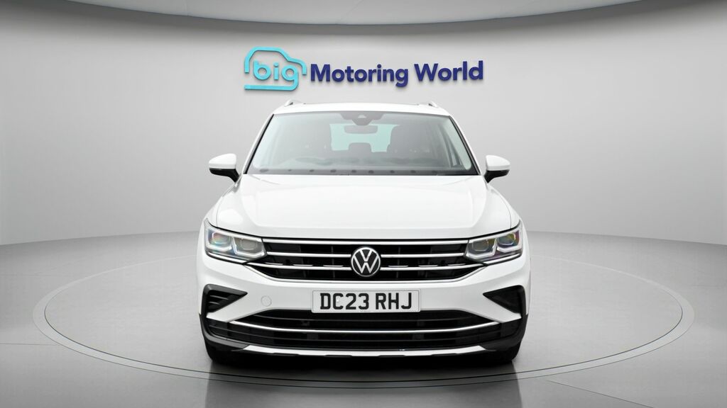 Volkswagen Tiguan Elegance White #2