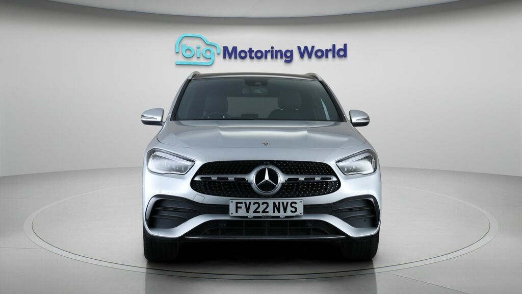 Mercedes-Benz GLA Class Exclusive Edition Silver #2