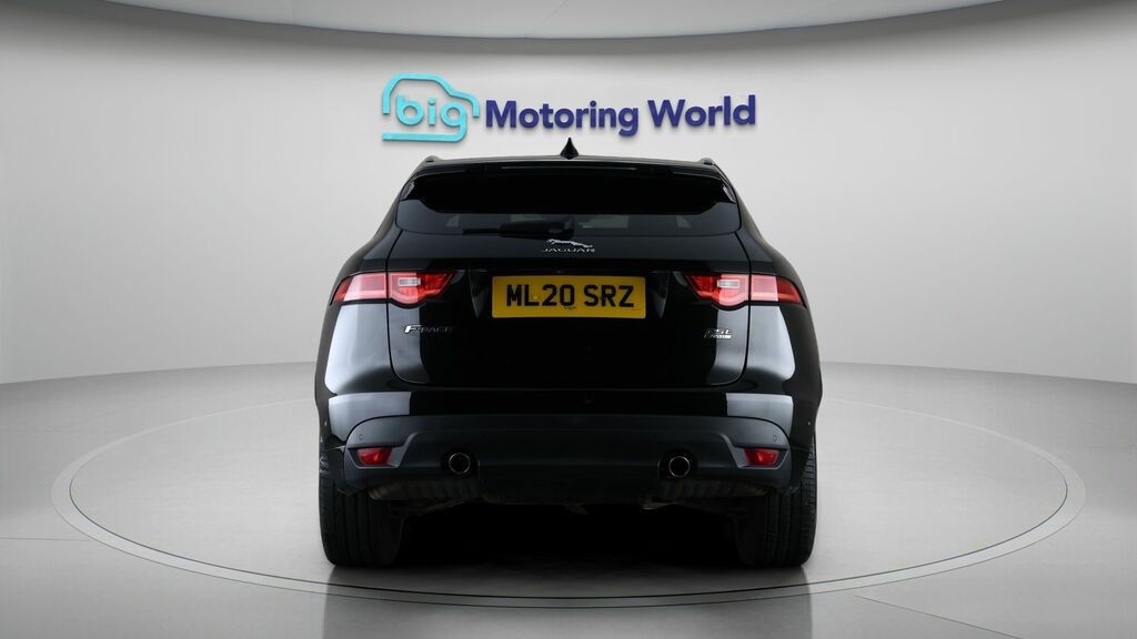 Jaguar F-Pace Chequered Flag Black #6
