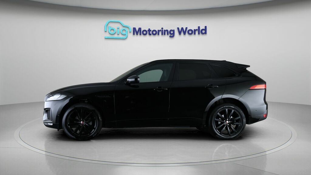 Jaguar F-Pace Chequered Flag Black #4