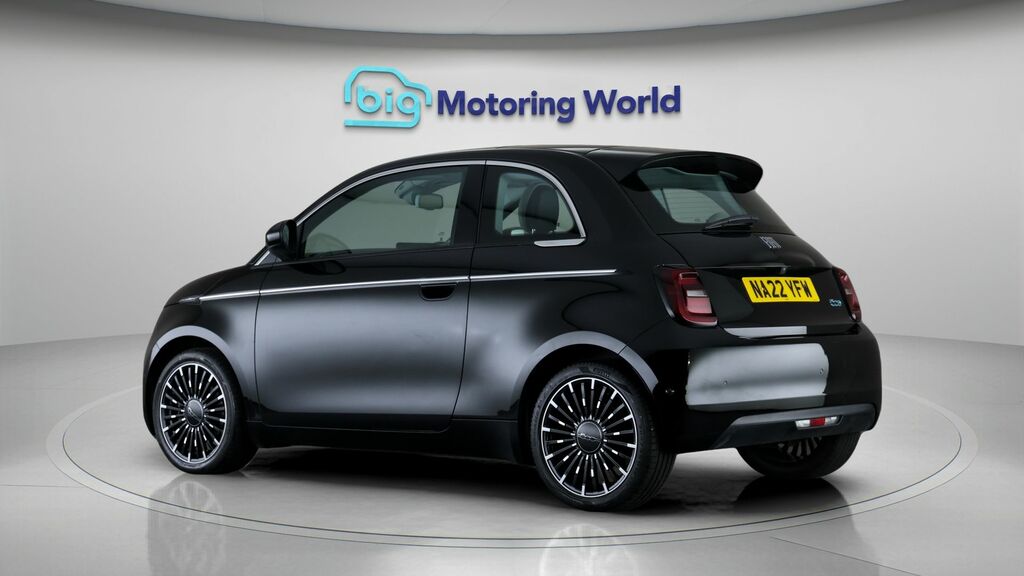 Fiat 500E La Prima Black #5