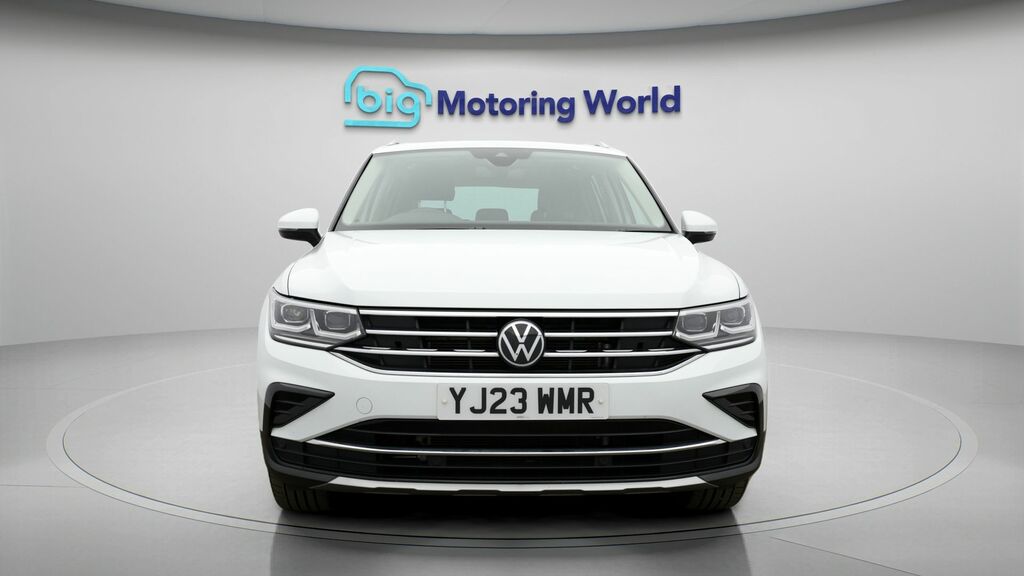 Volkswagen Tiguan Elegance White #2