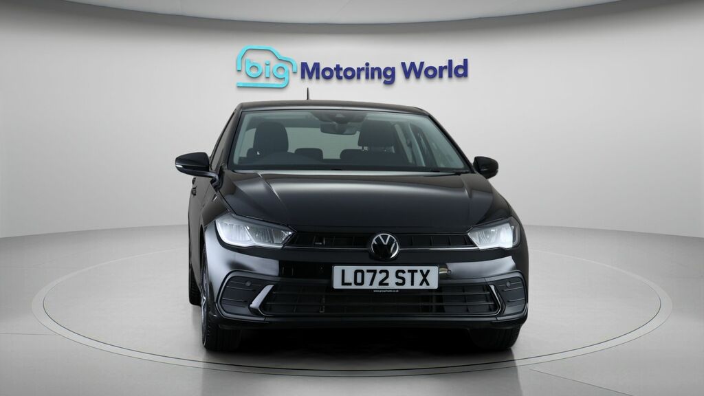 Volkswagen Polo Life Black #2