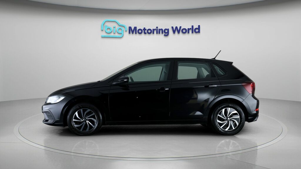 Volkswagen Polo Life Black #4