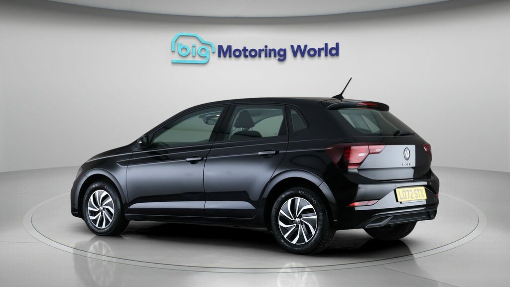 Volkswagen Polo Life Black #5