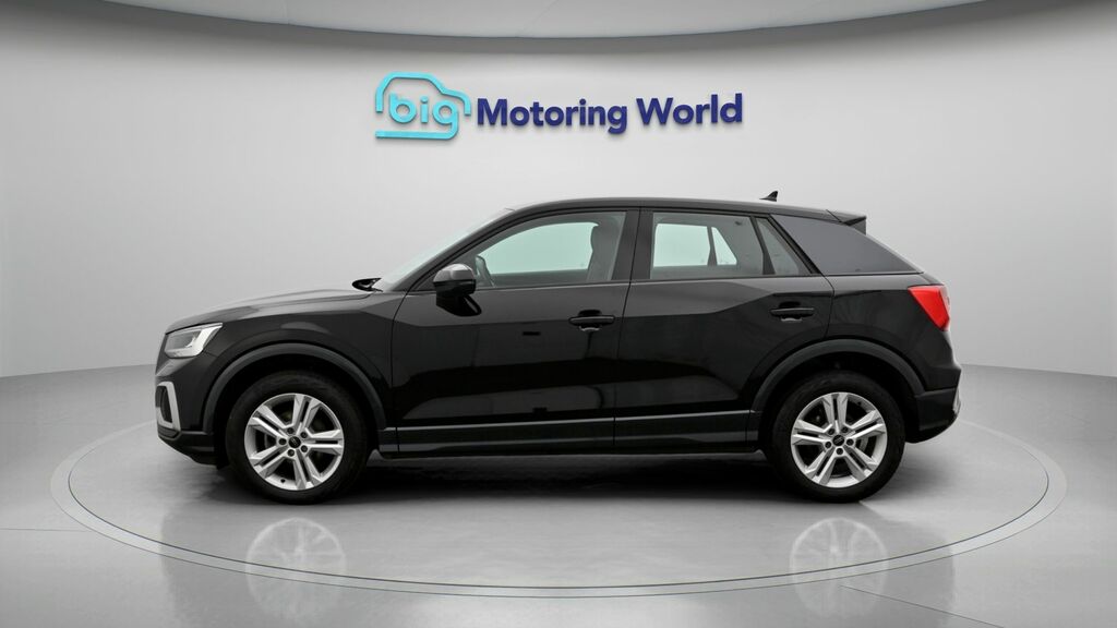 Audi Q2 Sport Black #4