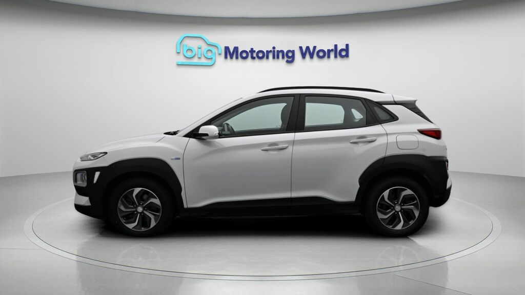 Hyundai Kona Se White #4