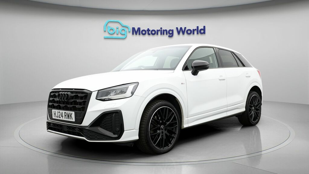 Audi Q2 Black Edition White #3