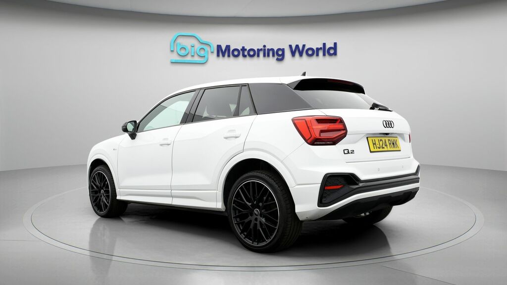 Audi Q2 Black Edition White #5