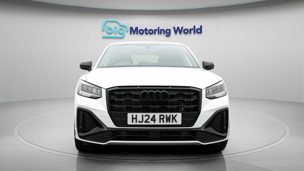 Audi Q2 Black Edition White #2